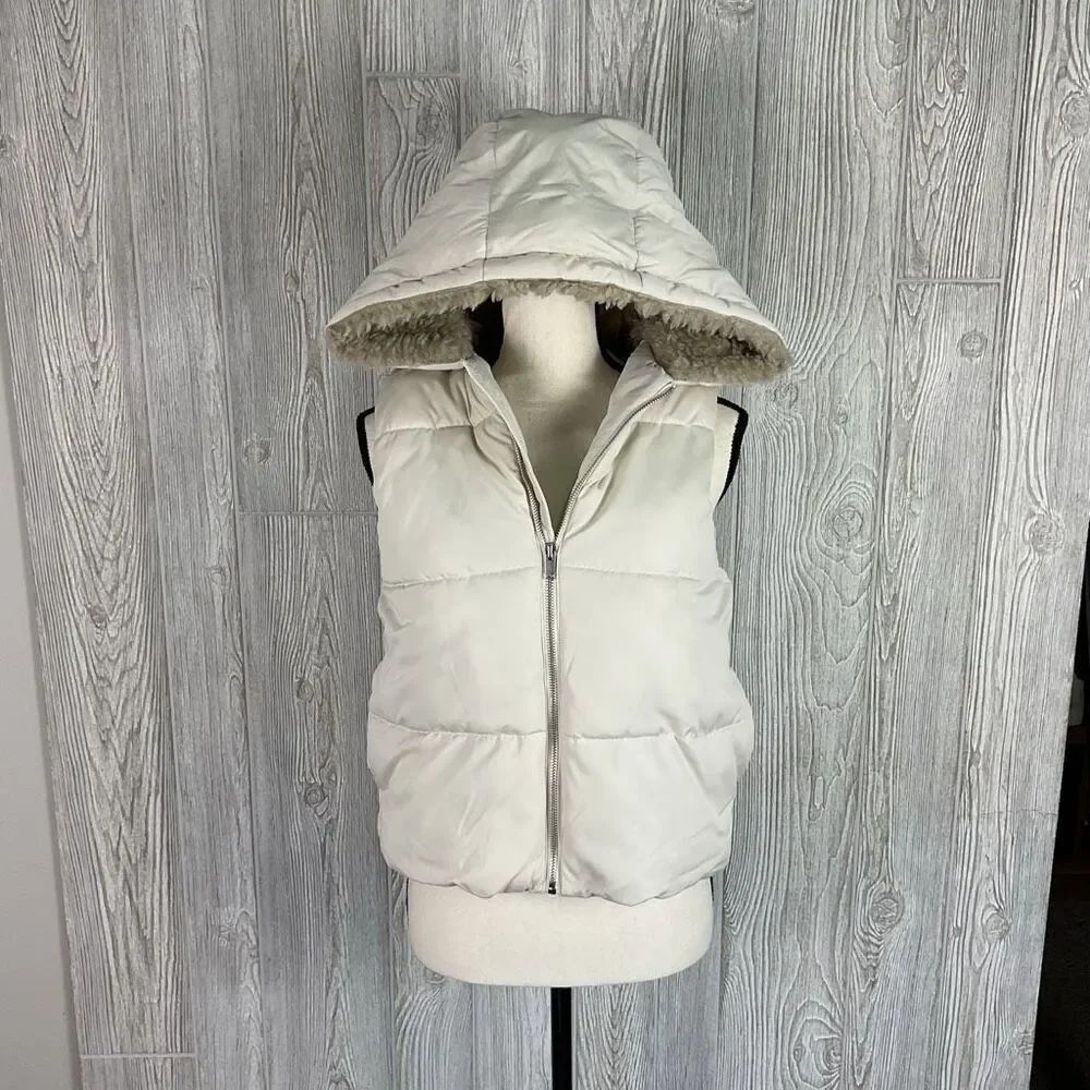 Universal Thread Cream Cropped Puffer Vest Woman’s Small Hooded Sherpa Lined